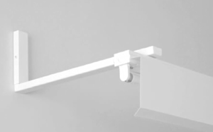 Пример крепления к стене модульного светильника с асимметричным отражателем для освещения стеллажей и витрин магазинов серии Alcor T5 ASYMMETRIC